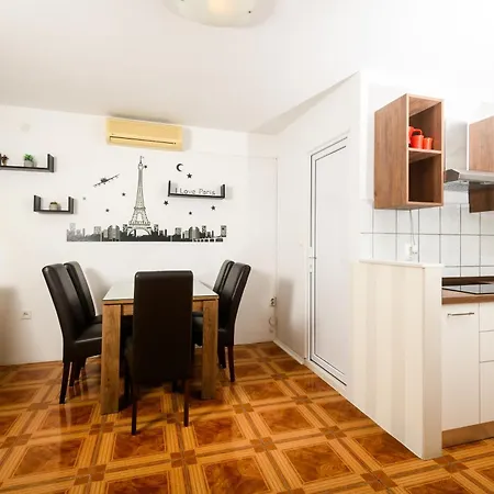 Emina Apartamento *